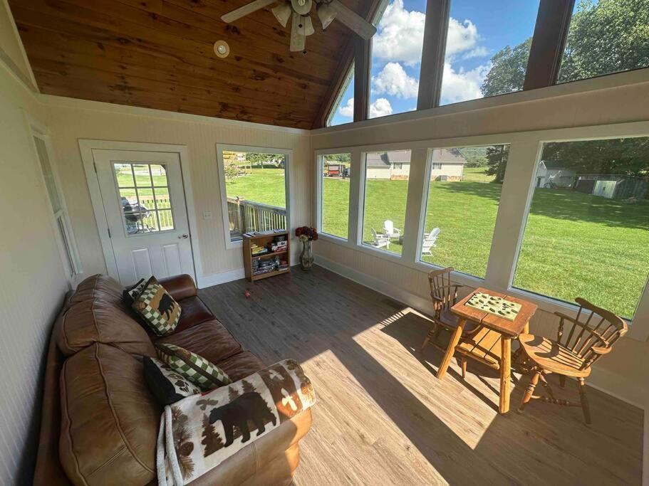 Bears Valley Inn - Great Location! - Peaceful, Children And Dog Friendly Retreat - Less Than 15 Min To All Attractions - Private Pool Club & Fishing Hole - Game Room With Tv Сев'єрвілл Екстер'єр фото
