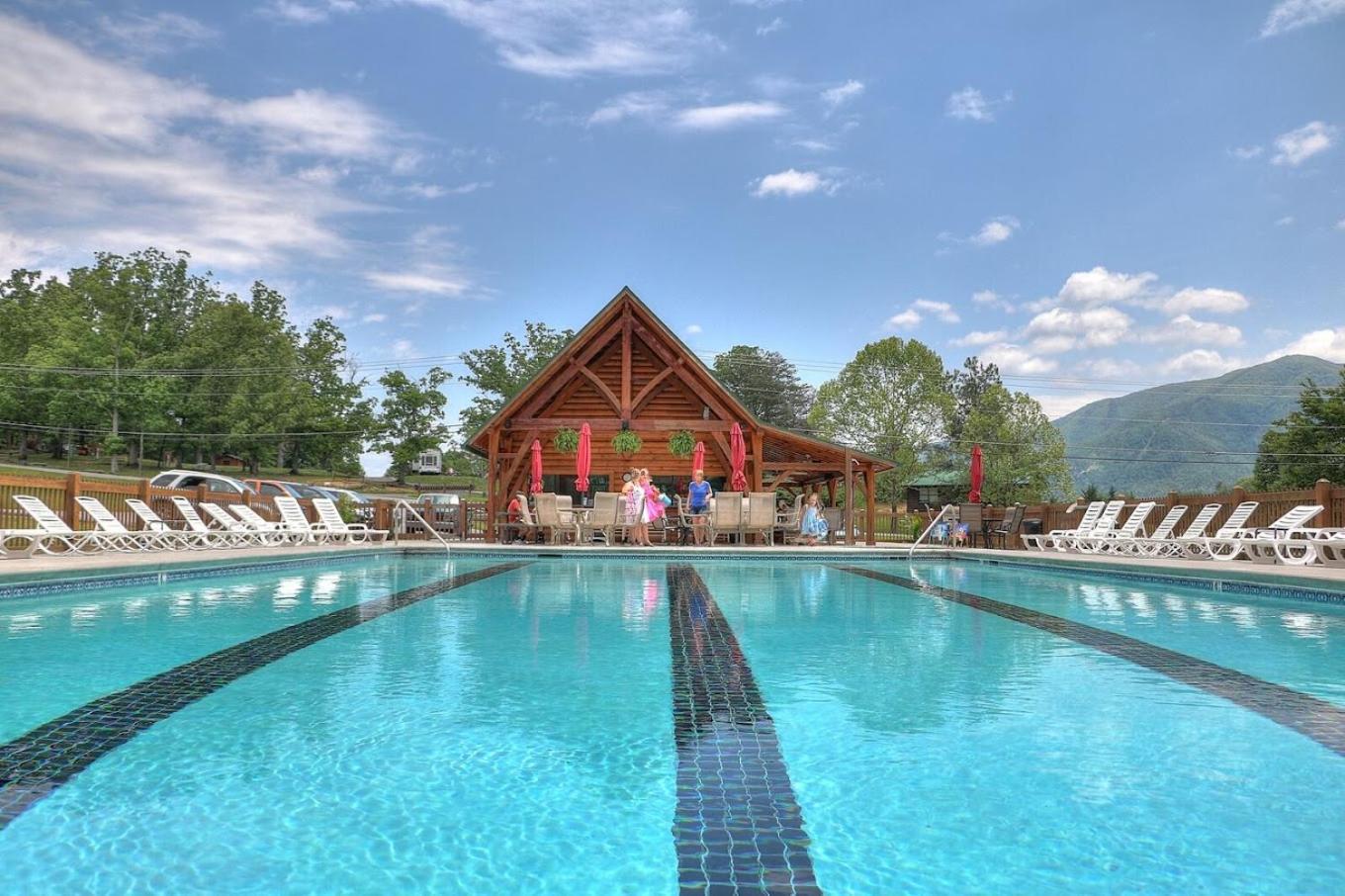 Bears Valley Inn - Great Location! - Peaceful, Children And Dog Friendly Retreat - Less Than 15 Min To All Attractions - Private Pool Club & Fishing Hole - Game Room With Tv Сев'єрвілл Екстер'єр фото